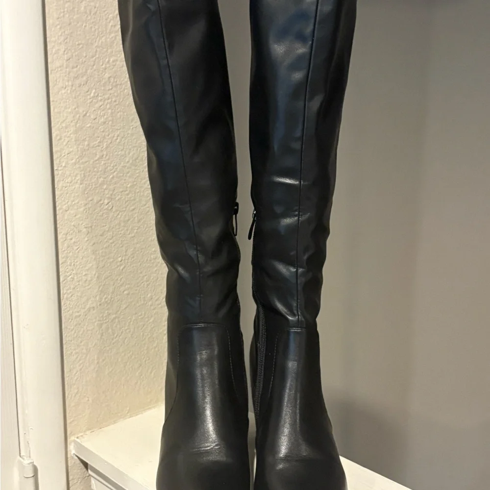 Dream Pairs Midleg Block Heel Boots Woman's 7 Black (WORN 2X) - Picture 6 of 13